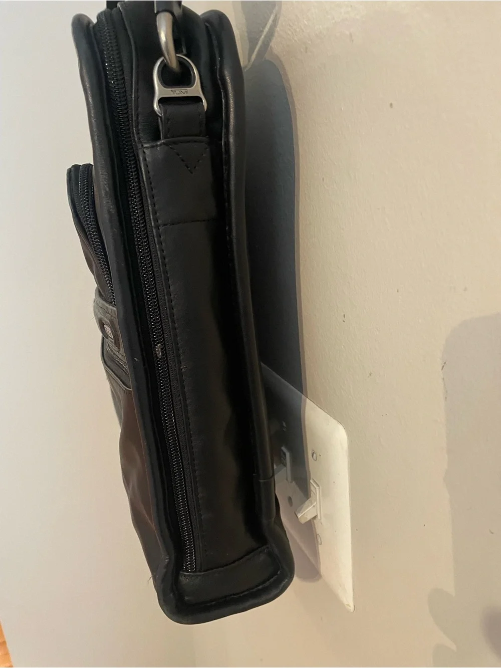 Tumi Alpha Slim Briefcase Black Leather Laptop Messenger Bag 96111D0P- EUC